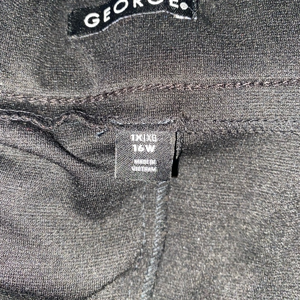 Black skirt 16W fits to size